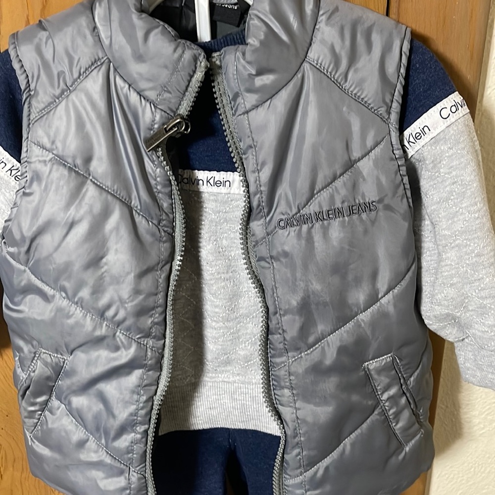 18mo. CALVIN KLEIN Vest. 100% Polyester.
